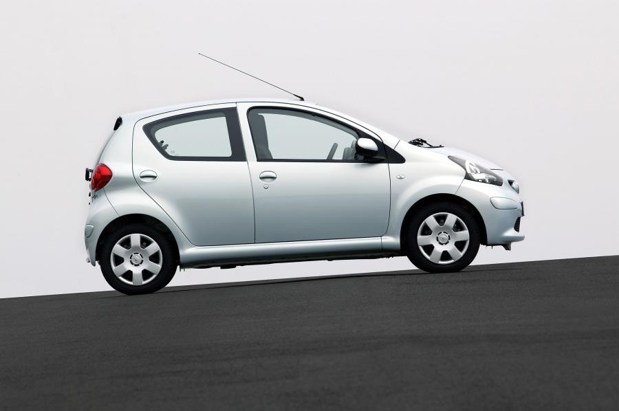  Toyota Aygo 2005 года  (фото 77 из 102)